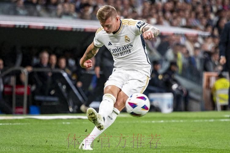 记者:皇马今夏不会寻找克罗斯替代者 但明年会买 记者:皇马今夏不会寻找克罗斯替代者 但明年会买